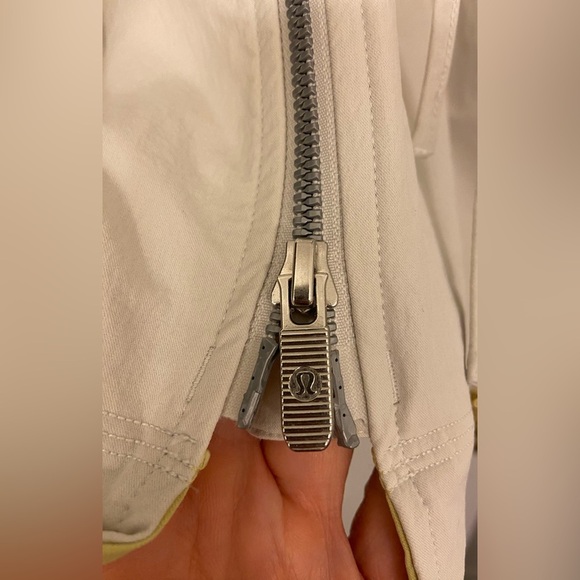 Lululemon Cinch Waist Stretch Shirt Jacket Bone Size Large - Picture 8 of 9